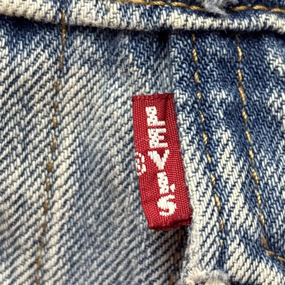 Levi's Light Stonewash Front Button Closure  Trucker Denim Jacket - Size Medium